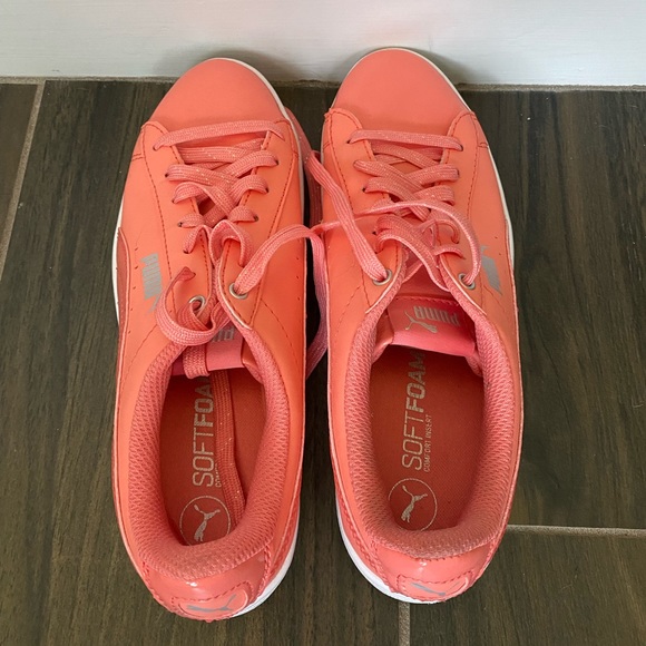 Like new coral Pumas 6.5 - Picture 3 of 6